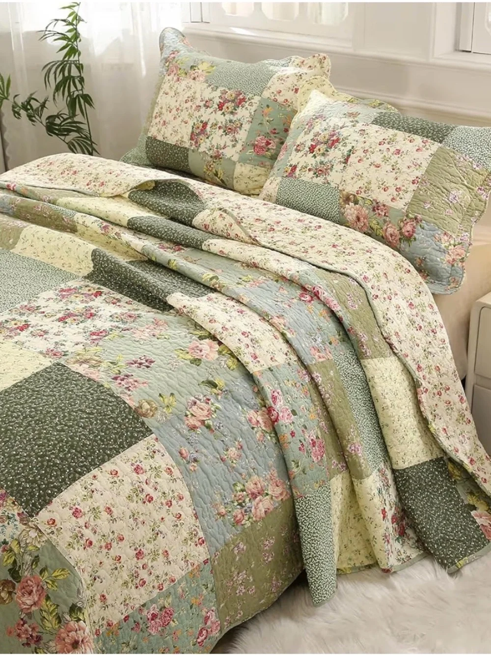 Floral Patchwork Quilt Set in Sage Green - Home Bedding by VCTOP